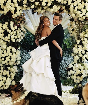 Robbie-Williams-and-Ayda-Field-celebrity-weddings-31912082-335-400
