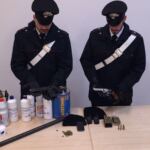 Le armi e l’esplosivo sequestarti dai Carabinieri (2)
