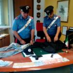 POMEZIA – L’arma e il materiale sequestrati dai Carabinieri  (1)