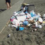 immondizia spiaggia sporca